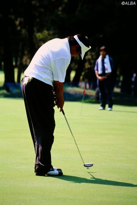 写真] 「90年代は神業の領域でした」ジャンボ尾崎のパッティングは何が