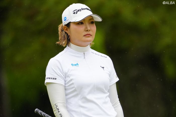 速報＞高橋彩華が単独トップ 2位・鈴木愛と3差でラスト3Hへ - ゴルフ