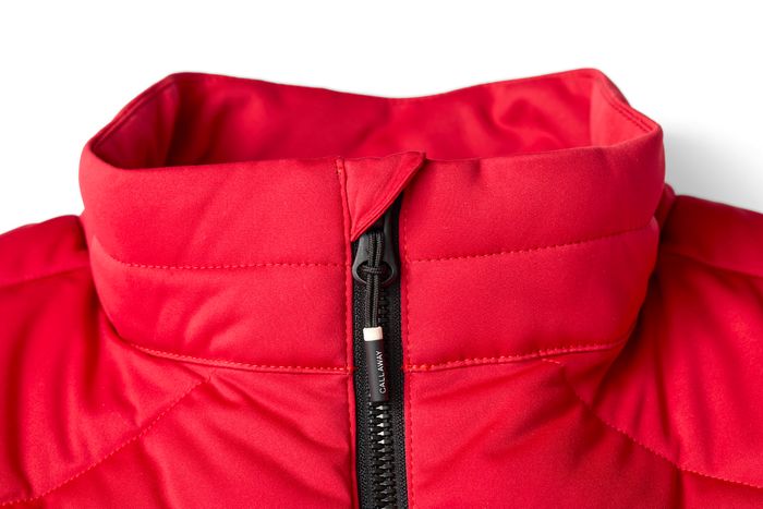 写真] 攻めのレッドが冴える中綿ベスト＆ジャケット ゴルフライフ の