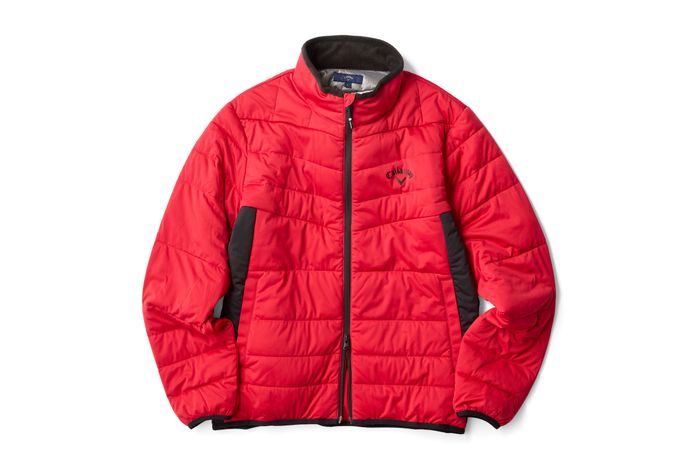 写真] 攻めのレッドが冴える中綿ベスト＆ジャケット ゴルフライフ の