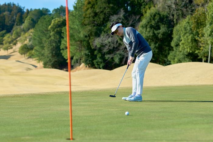 オプションでPrizm TMレンズテクノロジー(色とコントラストを増強し、細部まで鮮明に見えるように設計)とオークリー純正度付きレンズを加えれば、さらなるレベルアップが可能だ