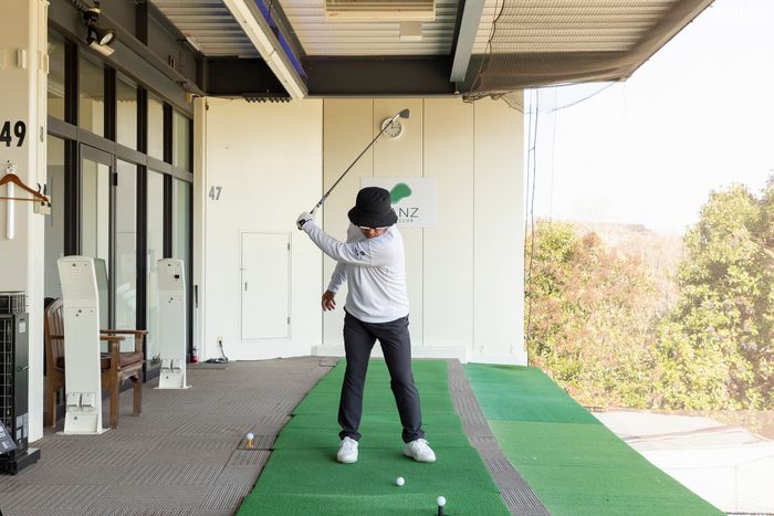 令和でも参考になるジャンボ尾崎の飛ばしテク！ 左手で“押し込む”動き