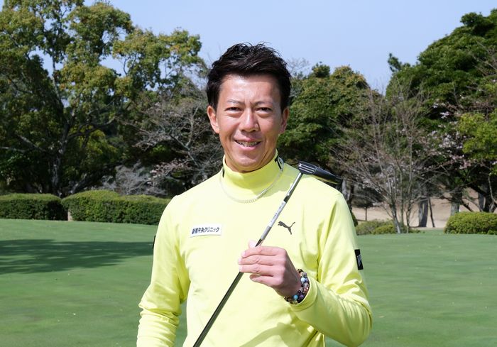 みなみ・ひでき。1974年生まれ、香川県出身。独自のパッティング理論が人気のツアープロコーチで、現在は木村彩子らを指導。「3.7.3 GOLF ACADEMY」主宰