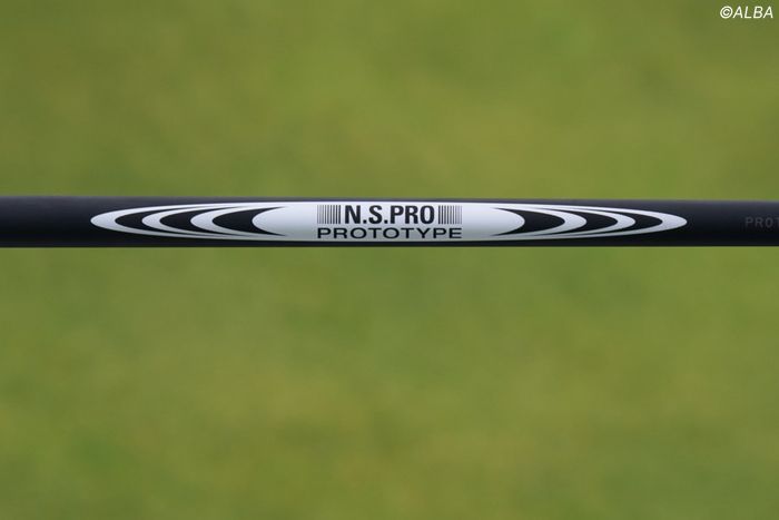写真] 今季3勝の佐久間朱莉が使用する『N.S.PRO neo』プロト