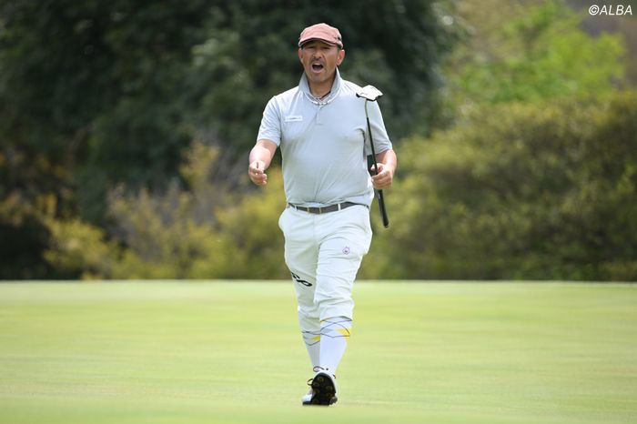 すしダンス”でツアーを盛り上げた52歳がシニア最高位の2位 スタート前
