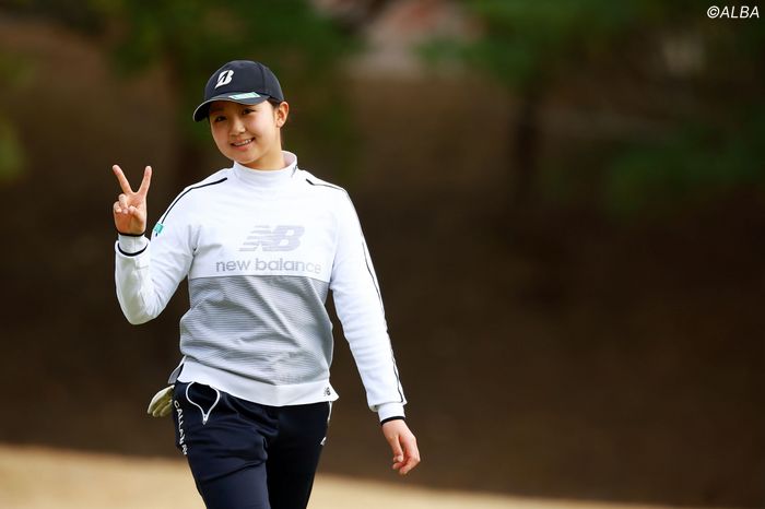 18歳・伊藤愛華が首位をキープ 藤本愛菜が2打差2位【新人戦】 - ゴルフ