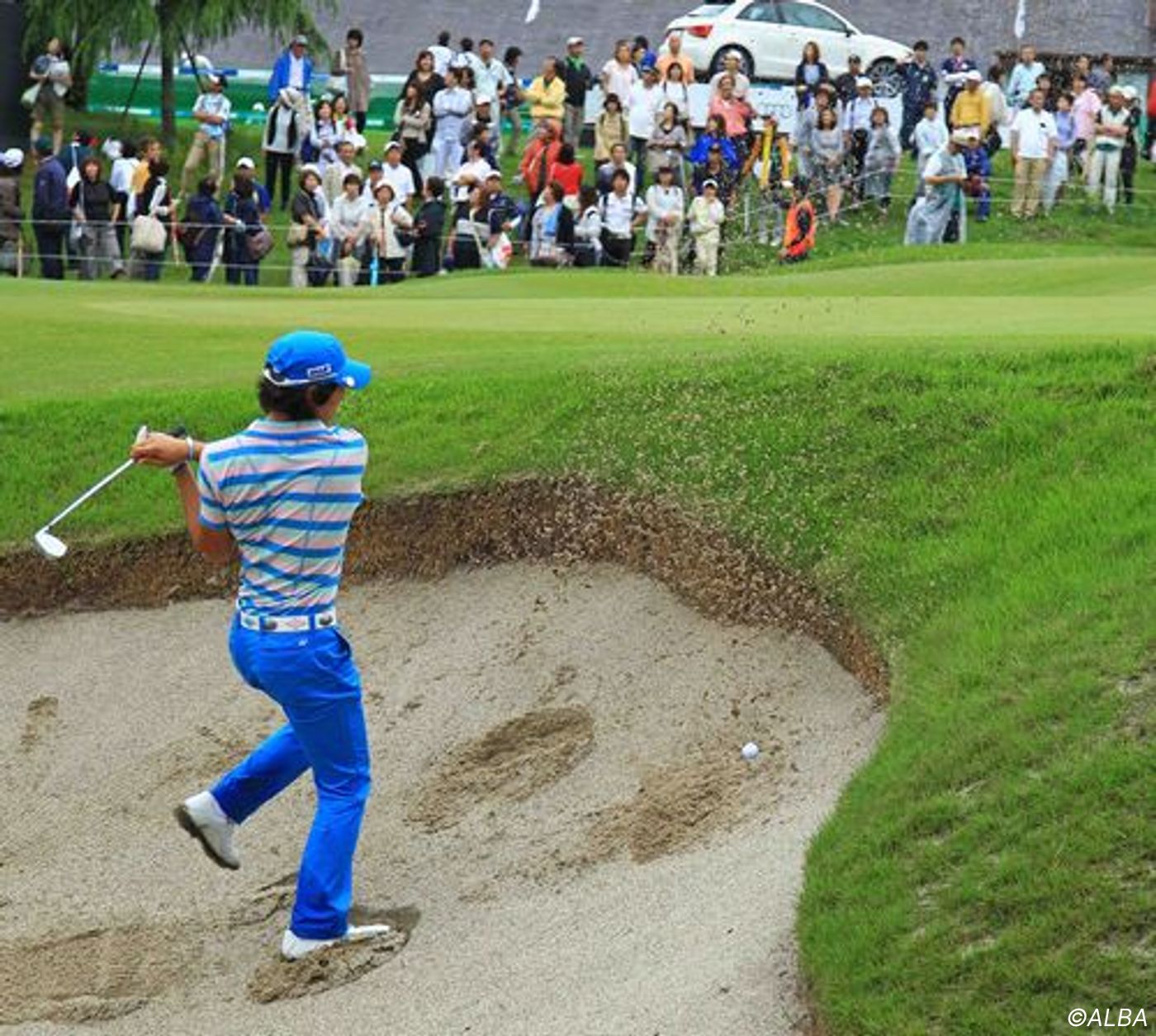 ボールが目玉を通り越して陥没!遼に名物バンカーのワナ