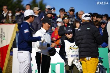 アダム・スコットのキャップに異変。「タイトリスト」ロゴはどこへ