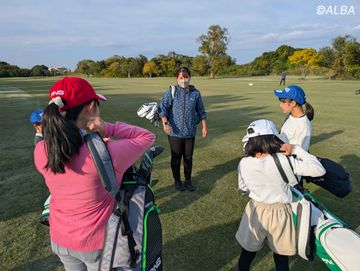 写真] 原英莉花に似合いそうなビッグフレームの新作サングラスが