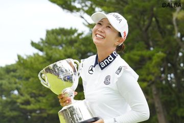 先日初優勝した、金澤志奈ちゃんのサイン入りのZoy ピンク 半袖ポロシャツ です 4q478UT0lwdWmGpdAb0R.jpg?ver=SRK7