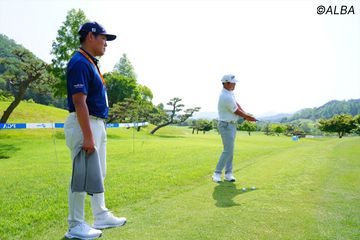 激スピンでギュギュっと止まる！ PGAツアーの定番アプローチ「速く振っ
