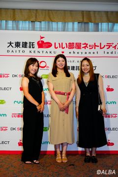 左から木村彩子、堀琴音、安田彩乃