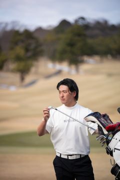 写真] ゴルフアパレル『バンクレイ』が男子プロ・金子駆大と契約