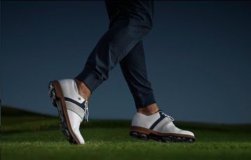 プロゴルフツアーで人気、天然皮革の『FJ Premiere Series』が4月25日