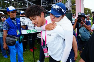 ウェアはヒョウ柄なのに…黒のサンバイザー!? 原英莉花があの“猫耳”を