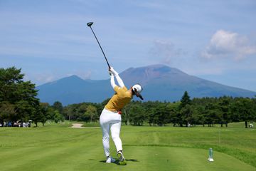 柏原明日架が涙の6年ぶり3勝目「初めて父の目の前で優勝を…」 ルーキー