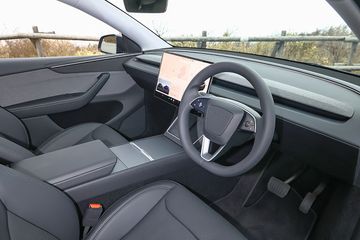 2138Lの大容量でキャディバッグも余裕で積める！ 人気EVのテスラ
