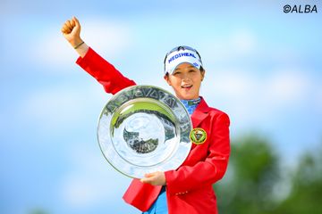 福嶋晃子が復活優勝！国内ツアー通算24勝目を挙げる！ - ゴルフ総合