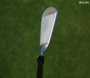 岩井姉妹はどちらも6番アイアン2本入り！ 使用モデルも一緒だが