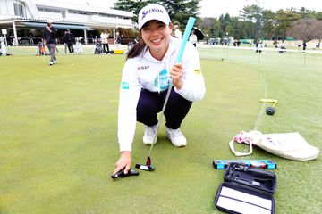 菅楓華のパットはフェースの芯でボールの芯をヒットする “三種の神器