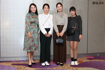 左から河本結、安田祐香、鶴岡果恋、菅沼菜々