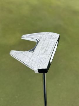 ほぼ真っ白ヘッドにソールは鉛ベッタリ 石川遼の今季の“エースパター