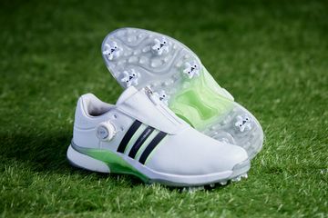 近未来的なフォルムとデザインの新作〈ツアー360 24 ボア〉