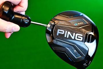 横峯さくら・古閑美保使用モデルのゼクシオキャディバッグを新発売