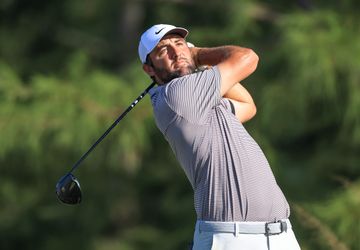 アダム・スコットのキャップに異変。「タイトリスト」ロゴはどこへ