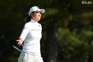 渡邉彩香が新ドライバーを駆使して好発進を切った