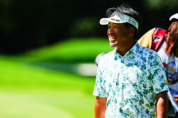 元巨人軍・原辰徳が『82』発進 キャディはベスト“63”の実力者