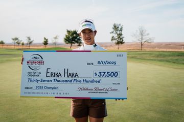 写真] 渋野日向子、原英莉花の米下部ツアー初Vに感激 泣き顔絵文字5