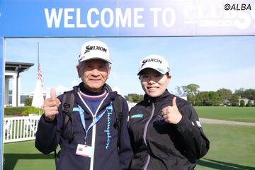 祖父の市来龍作さん(左)と勝みなみ。頼もしい存在とともにフロリダ連戦に挑む
