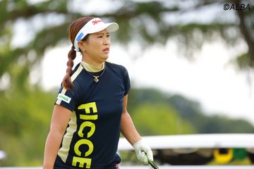 中間速報＞鬼頭さくらが単独首位 成田美寿々1差、青木香奈子は5差追走