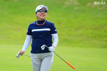 シニアに交じって女子プロ競技開催 ダフリ＆トップを味方につけた原