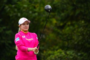 横峯さくら・古閑美保使用モデルのゼクシオキャディバッグを新発売