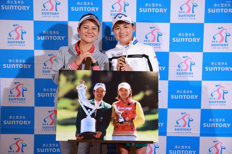 横峯さくら×宮里藍選手直筆サイン入り写真 柔軟に変化していくのがうまかった」 19年前の写真を前に……宮里藍と