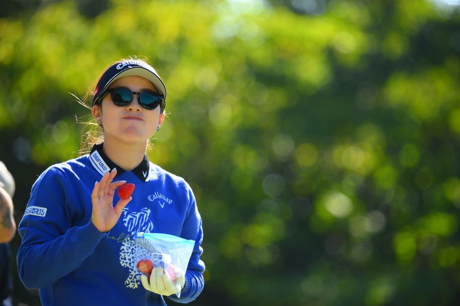 Bridgestone TOUR B キャップ サイン入り（西村優菜） Bridgestone TOUR B キャップ サイン入り（西村優菜） - メルカリ