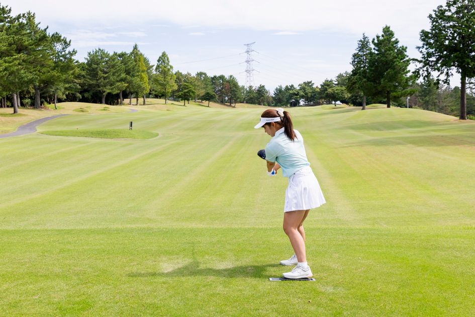 身長161センチで最長308ヤード！ 踏んでスイングするだけで速く振れる