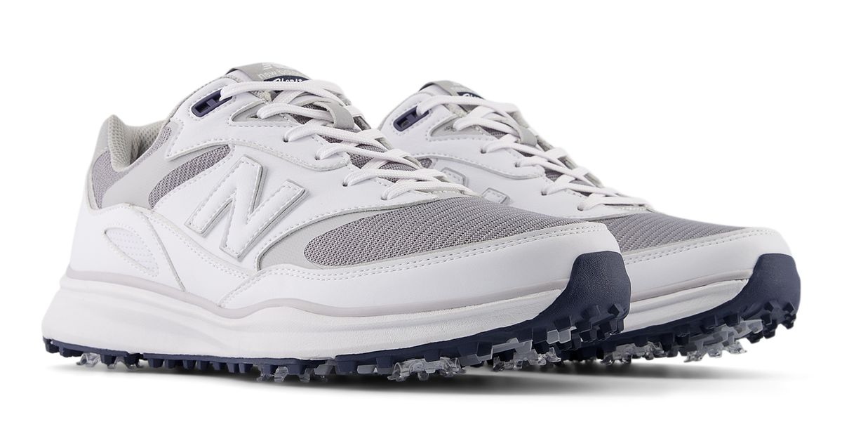 クラシックとパフォーマンスが融合したスパイクシューズ