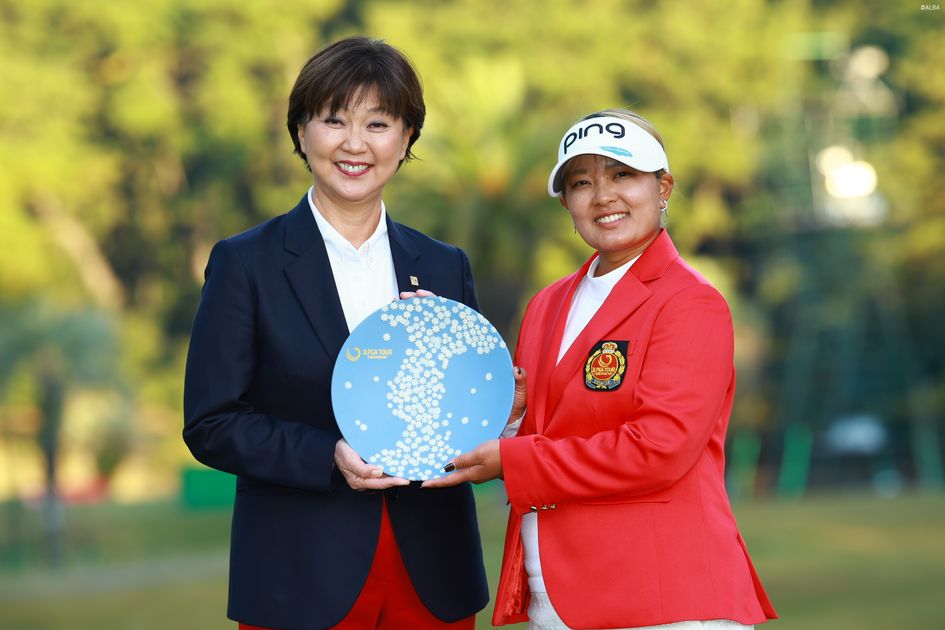 鈴木愛が涙の9年ぶりメジャー3勝目 岩井千怜との“日米対決”制す