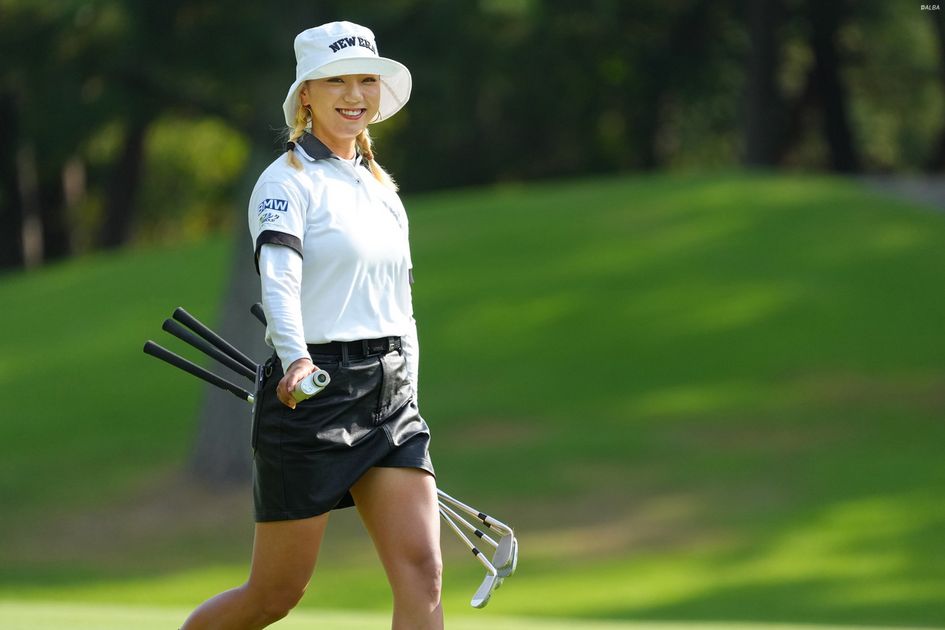 宮田成華プロ　サイン3点セット　ゴルフ　LPGA 宮田成華プロ サイン3点セット ゴルフ LPGA - メルカリ