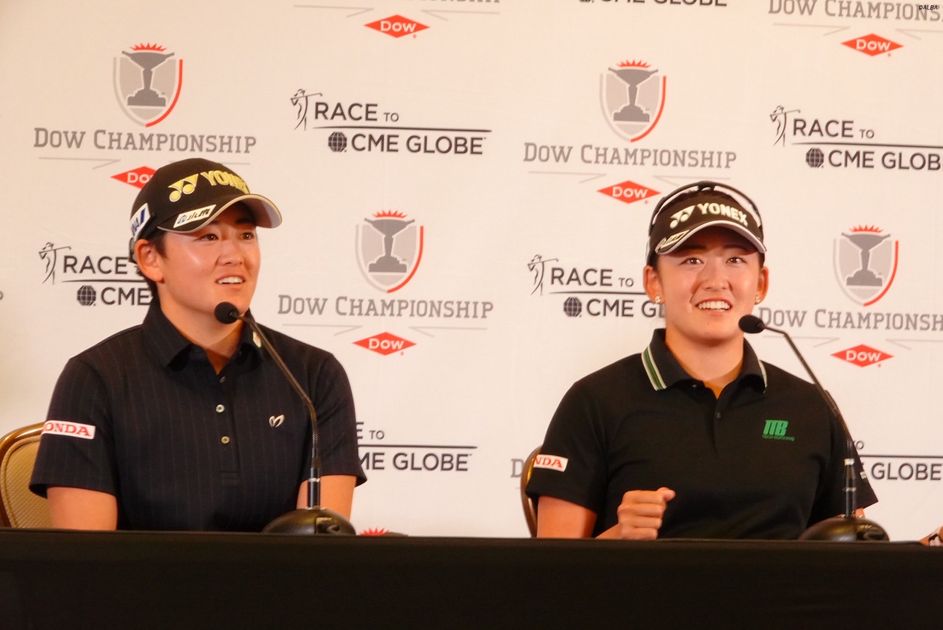 LPGAダウ選手権ペア　渋野日向子、勝みなみ直筆サイン入りAdidasバイザー 痛恨“トリ”で背中を丸める勝みなみへ 渋野日向子が2人で決めた