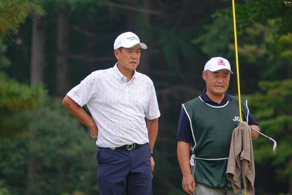 元巨人軍・原辰徳が『82』発進 キャディはベスト“63”の実力者
