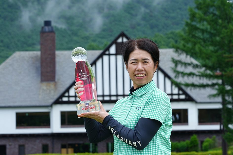 67」×3で圧勝 鈴木佳恵がツアー24年目の初V「まさか公式戦で