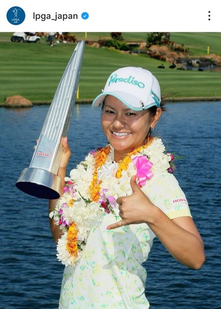 2012年の「ロッテ選手権」で優勝した宮里藍 フラダンスで祝勝ムードを