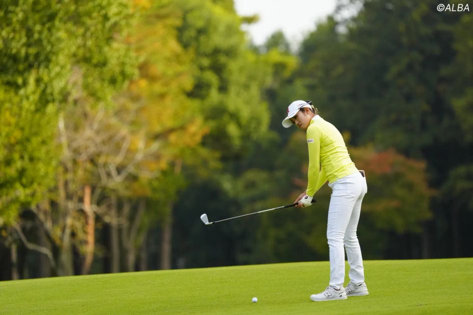 お手本は稲見萌寧！グリーンを外さない「分厚いインパクト」はハーフ