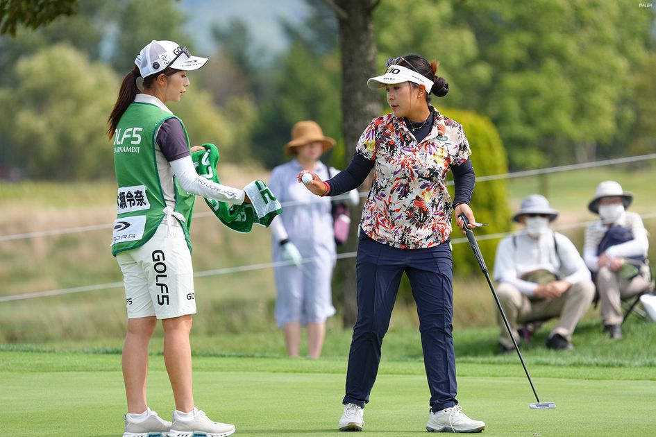 青木理奈出品 青木瀬令奈は姉・茉里奈さんと7年ぶり2度目のタッグ 「のほほんと回れ