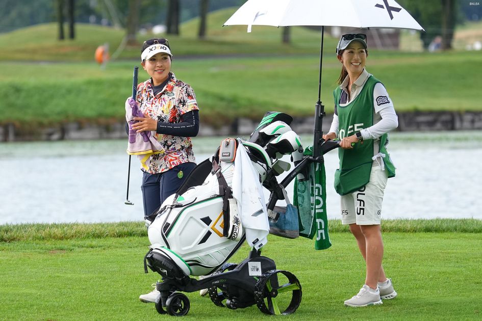 青木理奈出品 青木瀬令奈は姉・茉里奈さんと7年ぶり2度目のタッグ 「のほほんと回れ