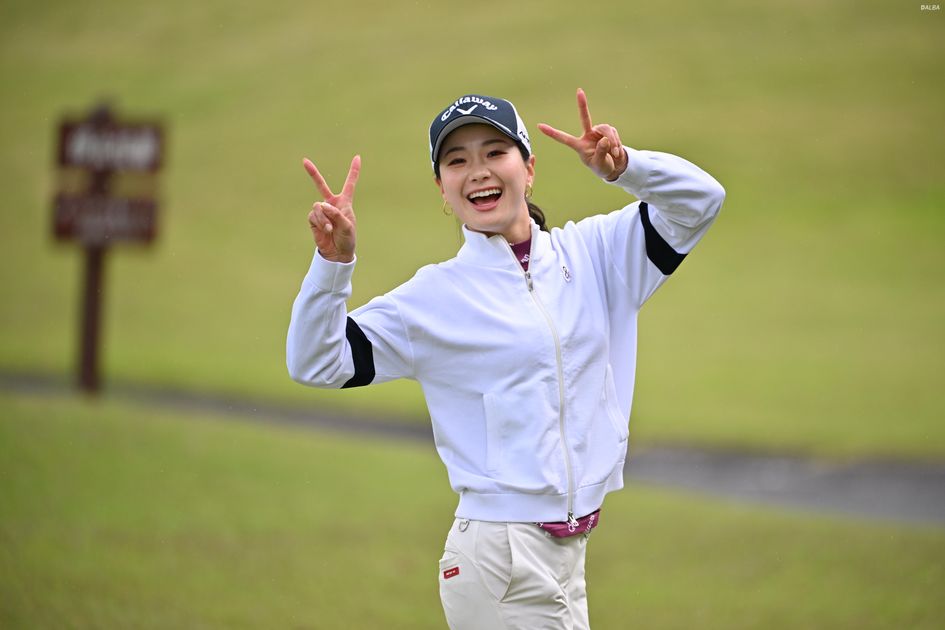 笑顔全開の24歳・青木香奈子 目指せインスタグラムのフォロワー5万人